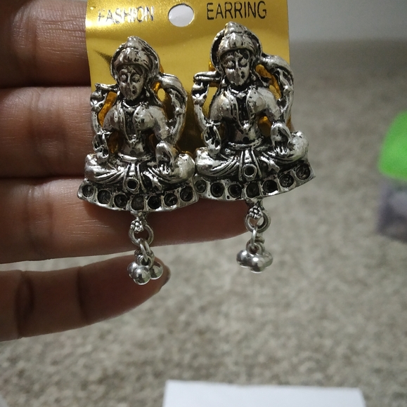 Jewelry - Picture 3 of 5